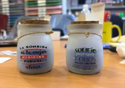 Dos botes para productos con frases relajantes, impresiones personalizadas en Sanlúcar de Barrameda
