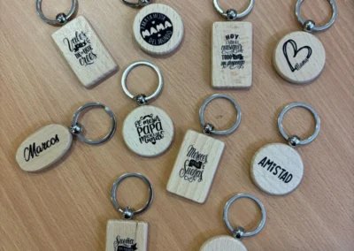 Llaveros con diferentes frases y nombres propios, impresiones personalizadas en Sanlúcar de Barrameda