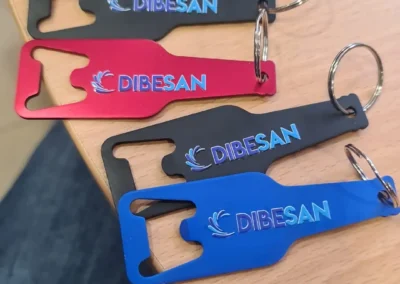 LLaveros abrebotellas personalizados de diferentes colores, impresiones personalizadas en Sanlúcar de Barrameda